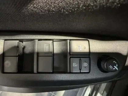 Photo 13 Toyota Yaris  116h Design 5p MY25