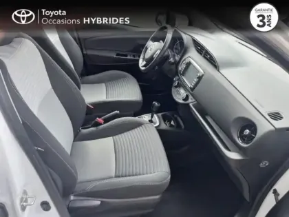 Photo 5 Toyota Yaris  100h Dynamic 5p RC19