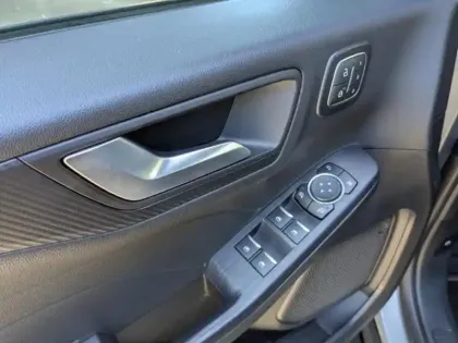 Photo 8 Ford Kuga  2.5 Duratec 243ch Hybride Rechargeable ST-Line X Powershift