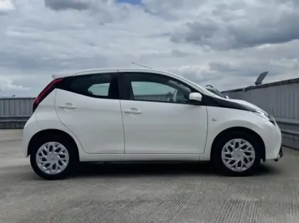 Photo 6 Toyota Aygo  1.0 VVT-i 72ch x-play x-app 5p MC18