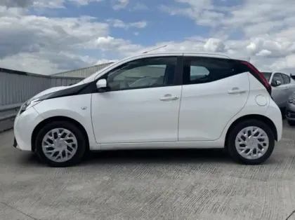 Photo 5 Toyota Aygo  1.0 VVT-i 72ch x-play x-app 5p MC18