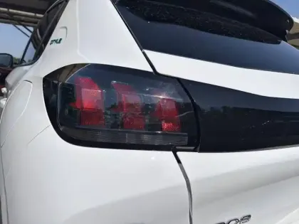 Photo 16 Peugeot 208  PureTech 75 S&S BVM5