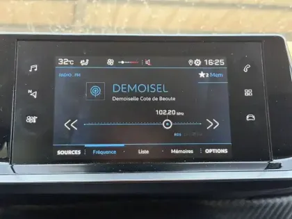 Photo 17 Peugeot 208  PureTech 75 S&S BVM5