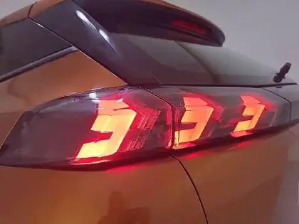 Photo 16 Peugeot 2008  Electrique 136 ch