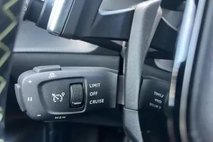 Photo 24 Peugeot 2008  Hybrid 136 e-DCS6