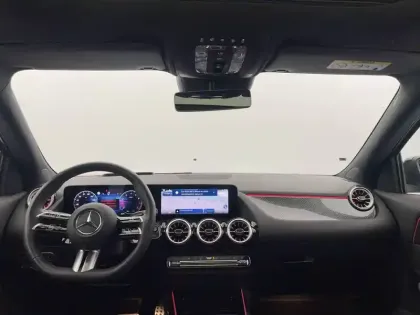 Photo 61 Mercedes GLA  200 7G-DCT