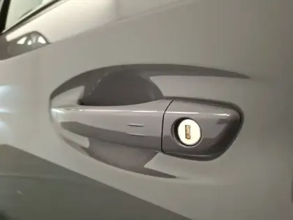 Photo 12 Peugeot 208  Hybrid 110 e-DCS6