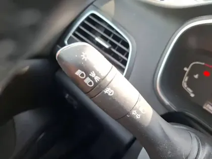 Photo 51 Renault Megane  IV Berline Blue dCi 115