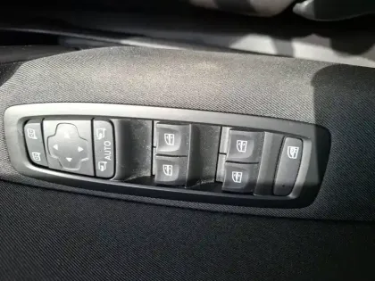 Photo 53 Renault Megane  IV Berline Blue dCi 115