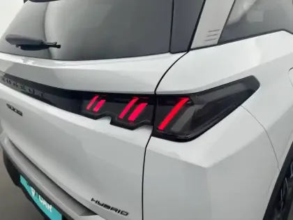 Photo 16 Peugeot 5008  Hybrid 145 ch e-DCS6