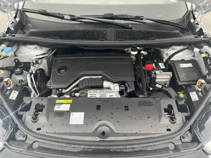 Photo 23 Peugeot 5008  Hybrid 145 ch e-DCS6