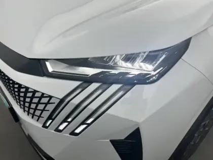 Photo 15 Peugeot 5008  Hybrid 145 ch e-DCS6