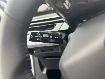 Photo 20 Peugeot 5008  Hybrid 145 ch e-DCS6