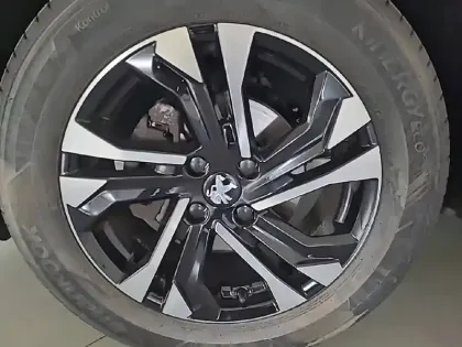 Photo 12 Peugeot 2008  PureTech 130 S&S EAT8