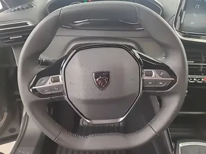 Photo 8 Peugeot 2008  PureTech 100 S&S BVM6