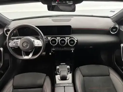 Photo 35 Mercedes Classe A  180 d 7G-DCT