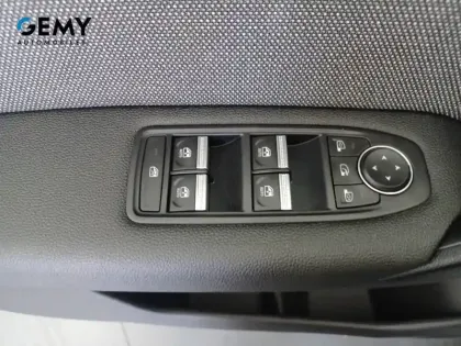 Photo 11 Renault Captur  E-Tech full hybrid 145 ch