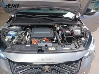 Photo 11 Peugeot 208  Electrique 50 kWh 136ch
