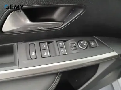 Photo 11 Peugeot 5008  Hybrid 145 ch e-DCS6