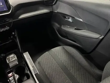 Photo 14 Peugeot 208  Hybrid 110 ch e-DCS6