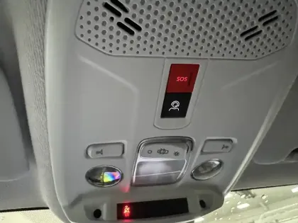 Photo 36 Peugeot 208  Hybrid 110 ch e-DCS6
