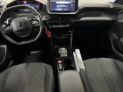 Photo 13 Peugeot 208  Hybrid 110 ch e-DCS6