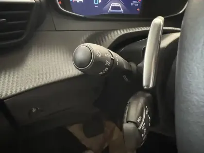 Photo 15 Peugeot 208  Hybrid 110 ch e-DCS6