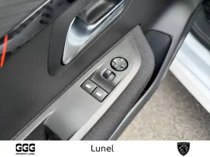 Photo 11 Peugeot 208  PureTech 75 S&S BVM5