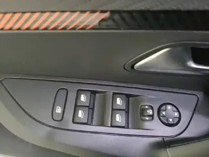 Photo 47 Peugeot 2008  PureTech 100 S&S BVM6