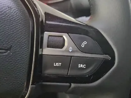 Photo 45 Peugeot 2008  PureTech 100 S&S BVM6