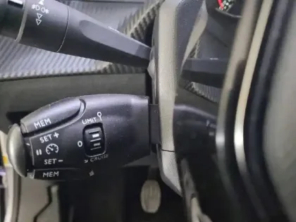 Photo 43 Peugeot 2008  PureTech 100 S&S BVM6