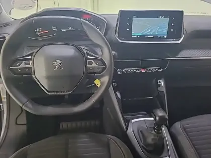 Photo 24 Peugeot 2008  PureTech 100 S&S BVM6