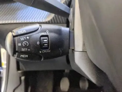 Photo 11 Peugeot 2008  PureTech 100 S&S BVM6