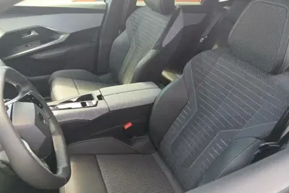 Photo 37 Peugeot 3008  Electrique 210 ch 73 kWh