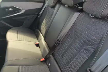 Photo 38 Peugeot 3008  Electrique 210 ch 73 kWh
