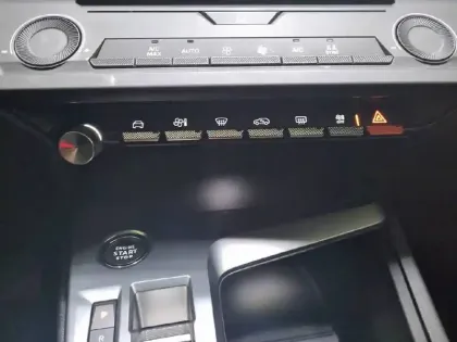 Photo 43 Peugeot 308  PHEV 180 e-EAT8