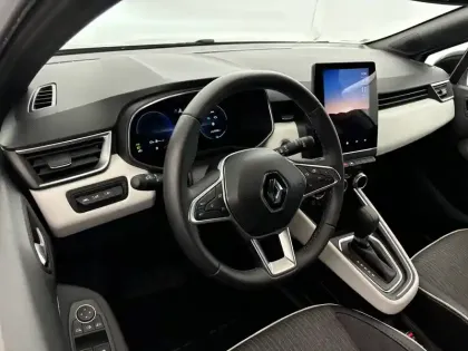 Photo 18 Renault Clio  E-Tech full hybrid 145