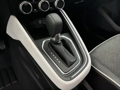 Photo 21 Renault Clio  E-Tech full hybrid 145