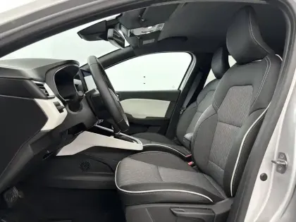 Photo 17 Renault Clio  E-Tech full hybrid 145