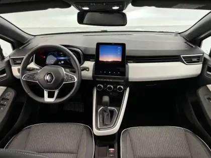 Photo 37 Renault Clio  E-Tech full hybrid 145