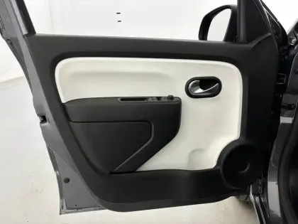 Photo 19 Renault Twingo  III TCe 95