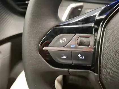 Photo 20 Peugeot 2008  Hybrid 145 e-DCS6