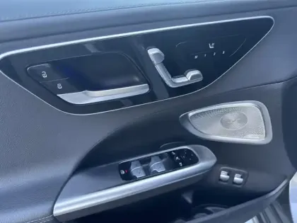 Photo 17 Mercedes Classe C  300 e Hybrid EQ Berline AMG L