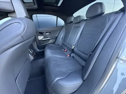 Photo 15 Mercedes Classe C  300 e Hybrid EQ Berline AMG L