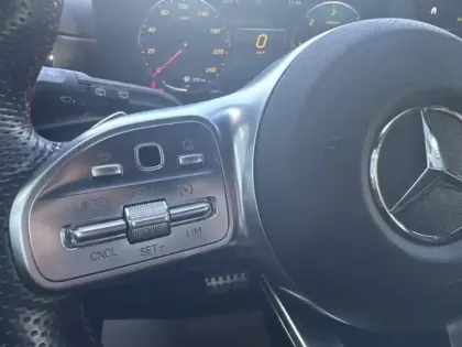 Photo 15 Mercedes Classe A 200 d AMG Line