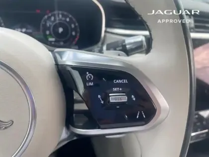 Photo 14 Jaguar F-Pace  P400e Plug-in-Hybrid SE BVA8 AWD