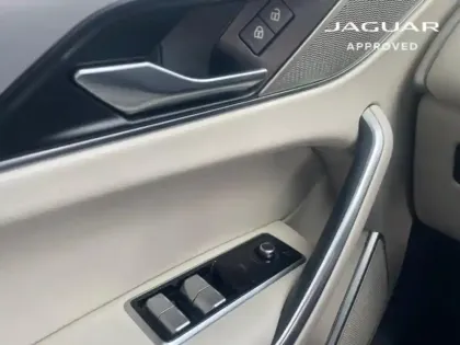 Photo 10 Jaguar F-Pace  P400e Plug-in-Hybrid SE BVA8 AWD