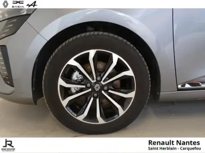 Photo 8 Renault Clio  1.6 E-Tech 145ch full hybrid Techno