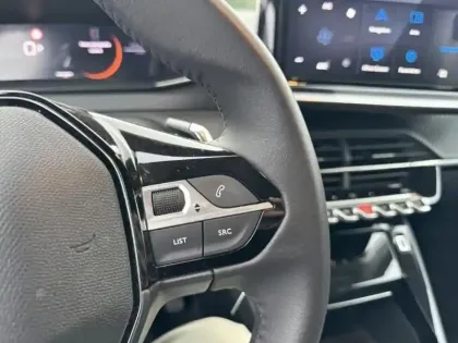 Photo 13 Peugeot 208  1.2 Hybrid 100ch Allure e-DCS6