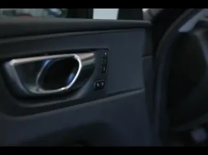 Photo 8 Volvo XC60  T6 Hybride Rechargeable 253 + 145ch Plus Style Dark Geartronic 8 AWD